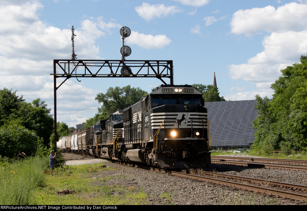 NS 6951 Leads 16R at CPF-385